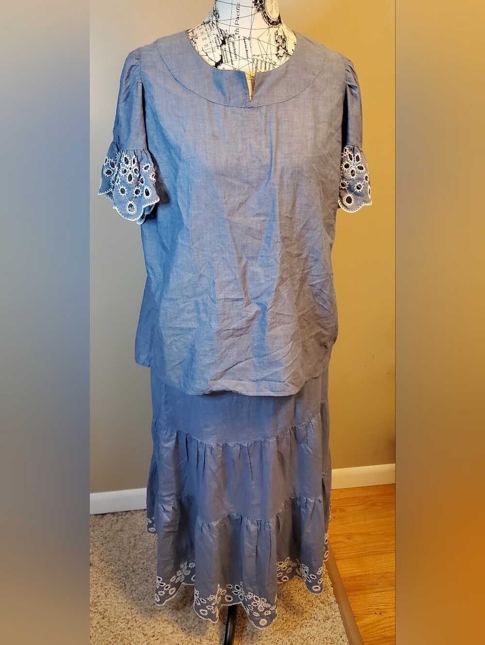 Isaac Mizrahi Live Women L Petite Blue Eyelet Blouse Midi Skirt 2 Piece Set